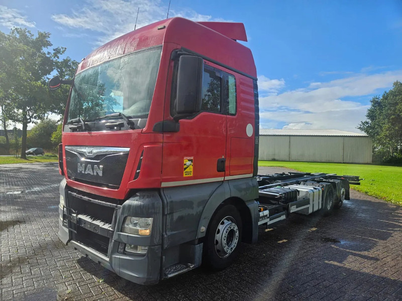 MAN TGX 24.400 6X2 BDF Euro 6 Kooiaap aansluiting - Грузовик-контейнеровоз/ Сменный кузов: фото 1 MAN TGX 24.400 6X2 BDF Euro 6 Kooiaap aansluiting - Грузовик-контейнеровоз/ Сменный кузов: фото 1