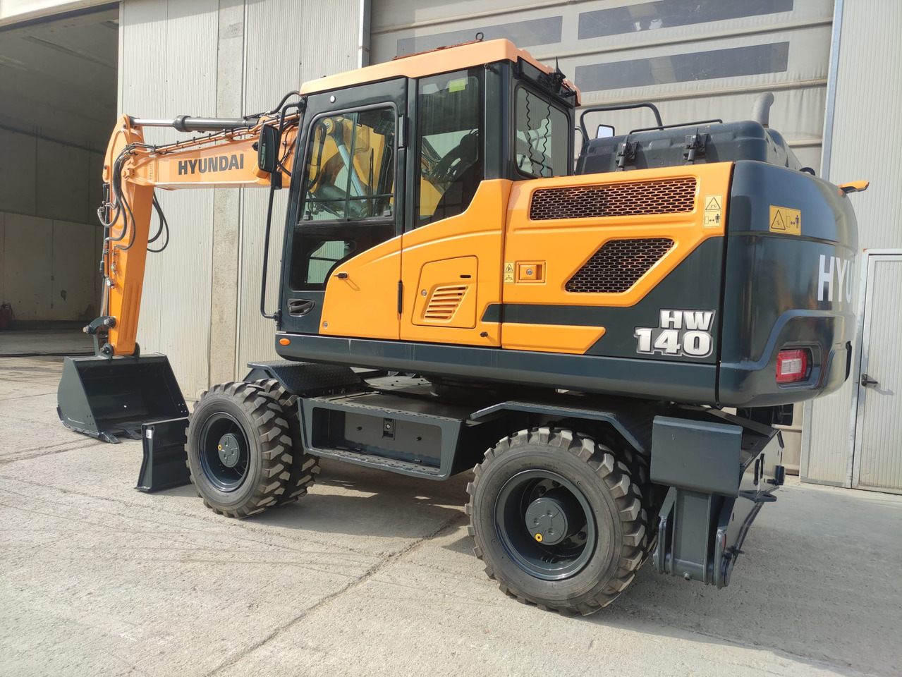 HYUNDAI HW140 - Колёсный экскаватор: фото 4 HYUNDAI HW140 - Колёсный экскаватор: фото 4