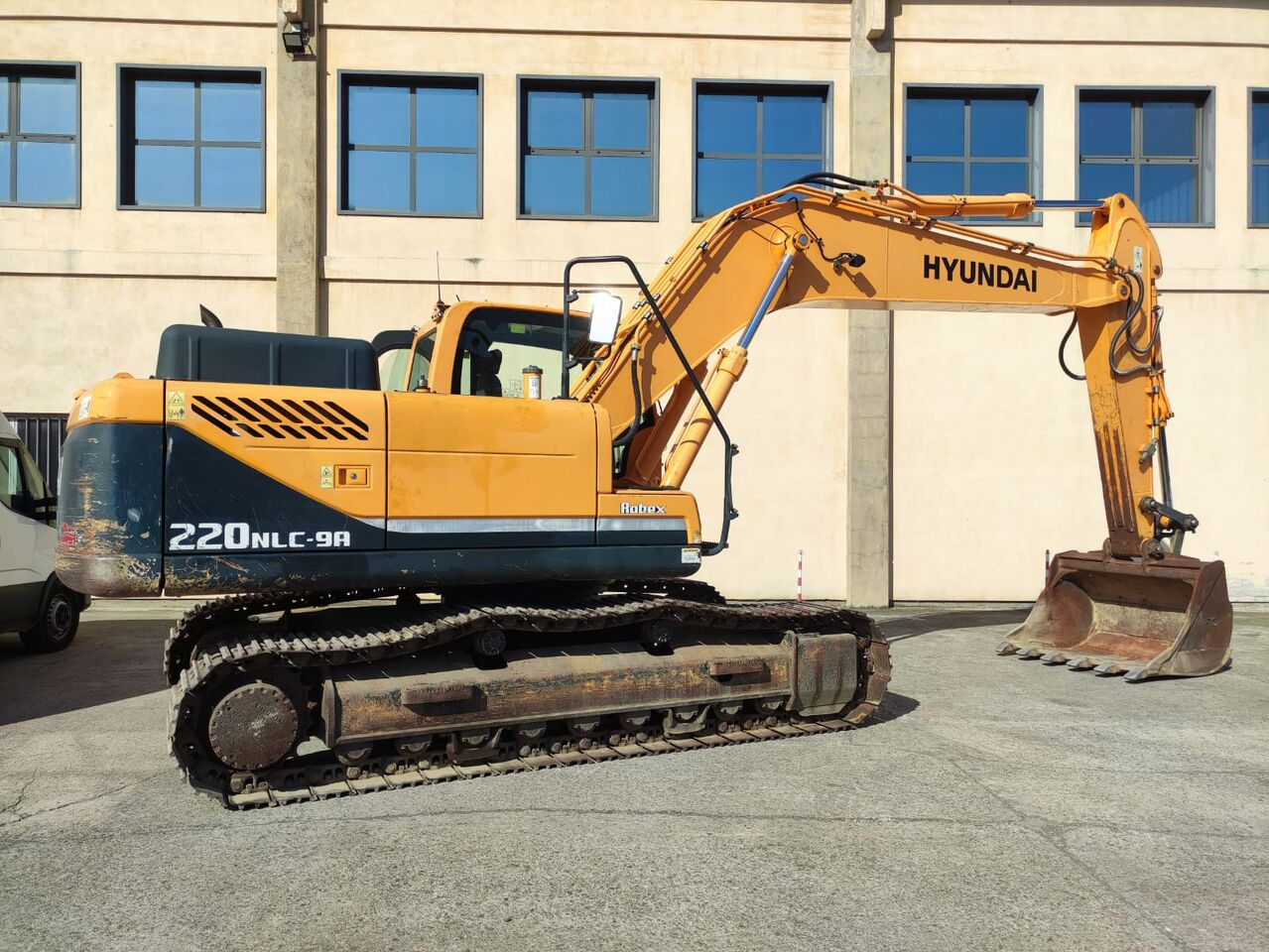 HYUNDAI R220NLC-9A - Гусеничный экскаватор: фото 4 HYUNDAI R220NLC-9A - Гусеничный экскаватор: фото 4