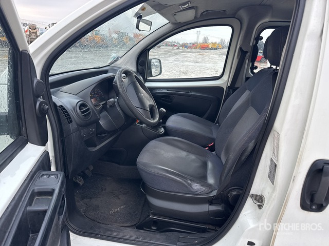 Грузовик с закрытым кузовом 2011 Peugeot Bipper Van Truck: фото 6