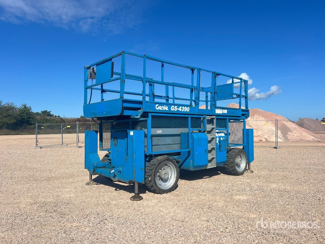 2001 Genie GS4390 4x4 Nacelle Ciseaux Scissor Lift - Ножничный подъемник: фото 2 2001 Genie GS4390 4x4 Nacelle Ciseaux Scissor Lift - Ножничный подъемник: фото 2