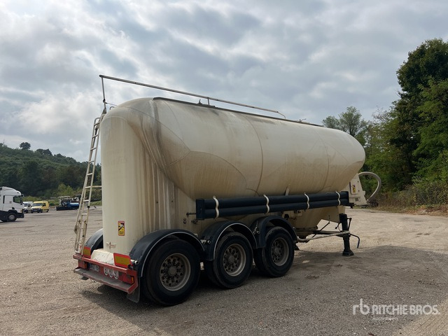 2001 Spitzer Eurovrac S27DRF030 Remorque Citerne Pulverisateur Sprayer Transport Trailer - Полуприцеп-цистерна: фото 3 2001 Spitzer Eurovrac S27DRF030 Remorque Citerne Pulverisateur Sprayer Transport Trailer - Полуприцеп-цистерна: фото 3