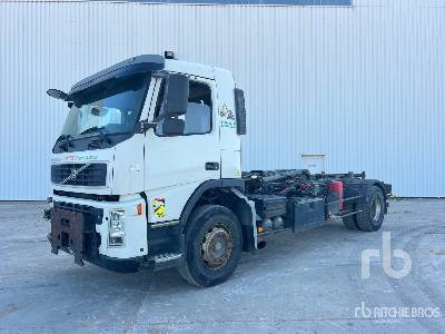 VOLVO FM42 4x2 Camion Ampliroll - Крюковой мультилифт: фото 1 VOLVO FM42 4x2 Camion Ampliroll - Крюковой мультилифт: фото 1