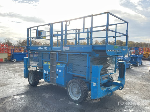 2007 Genie GS4390 4x4 Diesel Scissor Lift - Ножничный подъемник: фото 4 2007 Genie GS4390 4x4 Diesel Scissor Lift - Ножничный подъемник: фото 4