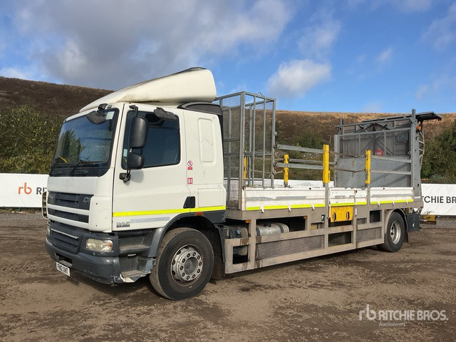 2012 DAF CF65.220 4x2 Sleeper Motorway Cushion Ve ... :Misc. Traffic Control Truck - Грузовик бортовой/ Платформа: фото 1 2012 DAF CF65.220 4x2 Sleeper Motorway Cushion Ve ... :Misc. Traffic Control Truck - Грузовик бортовой/ Платформа: фото 1