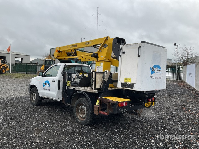 Toyota Hilux Bucket Truck - Грузовик с подъемником: фото 4 Toyota Hilux Bucket Truck - Грузовик с подъемником: фото 4
