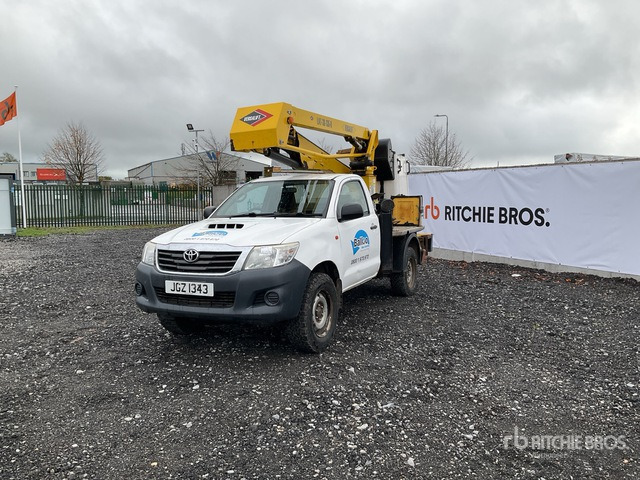 Toyota Hilux Bucket Truck - Грузовик с подъемником: фото 3 Toyota Hilux Bucket Truck - Грузовик с подъемником: фото 3