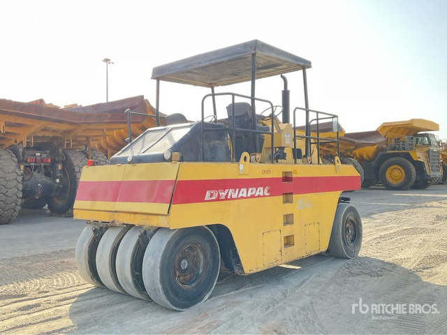 2002 Dynapac CP 271 9 Wheel Pneumatic Roller - Пневмоколесный каток: фото 3 2002 Dynapac CP 271 9 Wheel Pneumatic Roller - Пневмоколесный каток: фото 3
