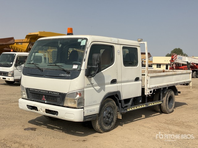 2010 Mitsubishi Canter 4x2 Crew Cab Flatbed Truck - Грузовик бортовой/ Платформа: фото 2 2010 Mitsubishi Canter 4x2 Crew Cab Flatbed Truck - Грузовик бортовой/ Платформа: фото 2