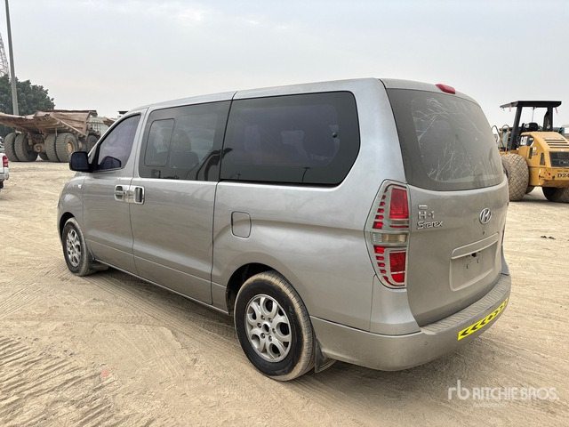 2016 Hyundai H1 Starex 4x2 5-Seat Bus - Автобус: фото 2 2016 Hyundai H1 Starex 4x2 5-Seat Bus - Автобус: фото 2