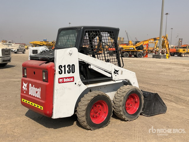 Bobcat S130 - Мини-погрузчик с бортовым поворотом: фото 4 Bobcat S130 - Мини-погрузчик с бортовым поворотом: фото 4