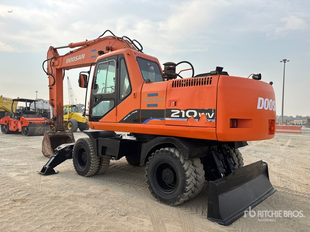Doosan Solar 210W Wheel Excavator - Колёсный экскаватор: фото 2 Doosan Solar 210W Wheel Excavator - Колёсный экскаватор: фото 2