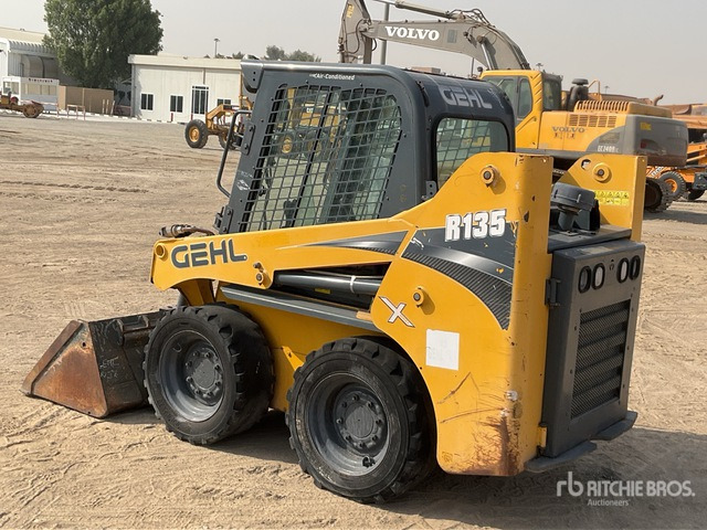 Gehl R135 - Мини-погрузчик с бортовым поворотом: фото 3 Gehl R135 - Мини-погрузчик с бортовым поворотом: фото 3