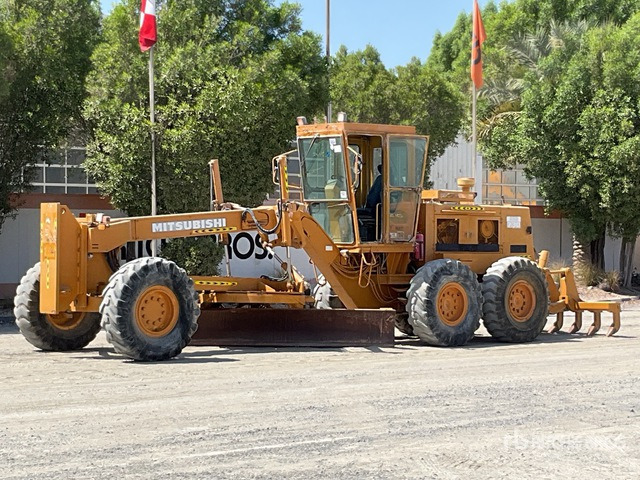 Mitsubishi MG730 Motor Grader - Косилка-измельчитель/ Мульчер: фото 1 Mitsubishi MG730 Motor Grader - Косилка-измельчитель/ Мульчер: фото 1