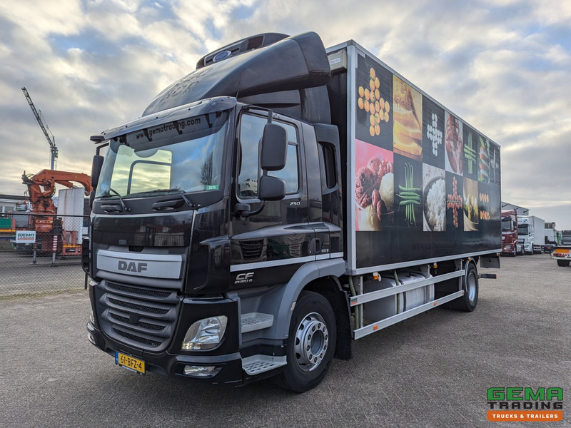 DAF CF 250 FA 4x2 DayCab Euro6 - Koel-VriesBak 7.5m + Carrier Supra 850MT + Laadklep 2000kg - 05/2025APK - Рефрижератор: фото 1 DAF CF 250 FA 4x2 DayCab Euro6 - Koel-VriesBak 7.5m + Carrier Supra 850MT + Laadklep 2000kg - 05/2025APK - Рефрижератор: фото 1