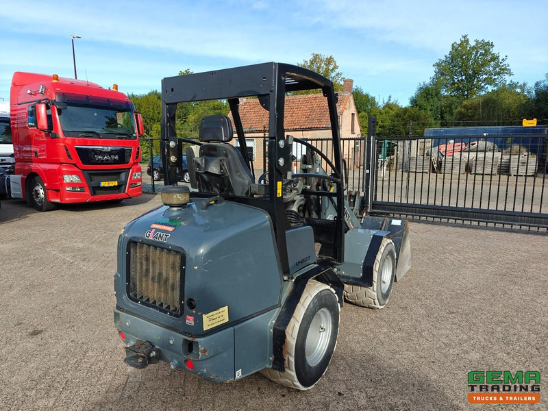 Giant V452T 3585 uren - Wiellader - Landbouw Kenteken - Vangmuil - Grondbak - Non-Marking Banden - Гусеничный мини-погрузчик: фото 3 Giant V452T 3585 uren - Wiellader - Landbouw Kenteken - Vangmuil - Grondbak - Non-Marking Banden - Гусеничный мини-погрузчик: фото 3