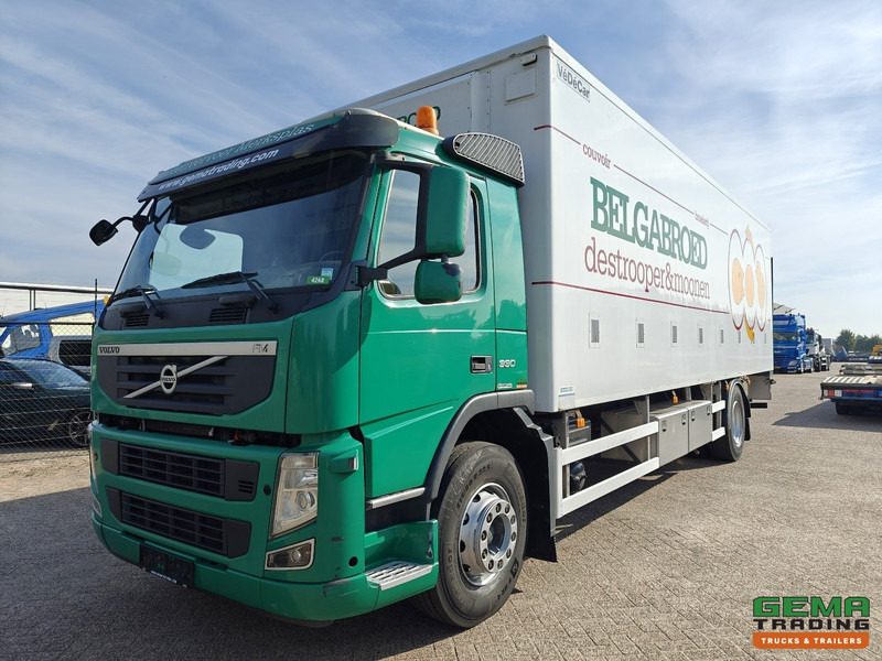 Volvo FM330 4x2 Dagcab Euro5 - KuikenBak 8.4m + Webasto Heater + Dhollandia 2000KG - Грузовик для перевозки животных: фото 1 Volvo FM330 4x2 Dagcab Euro5 - KuikenBak 8.4m + Webasto Heater + Dhollandia 2000KG - Грузовик для перевозки животных: фото 1