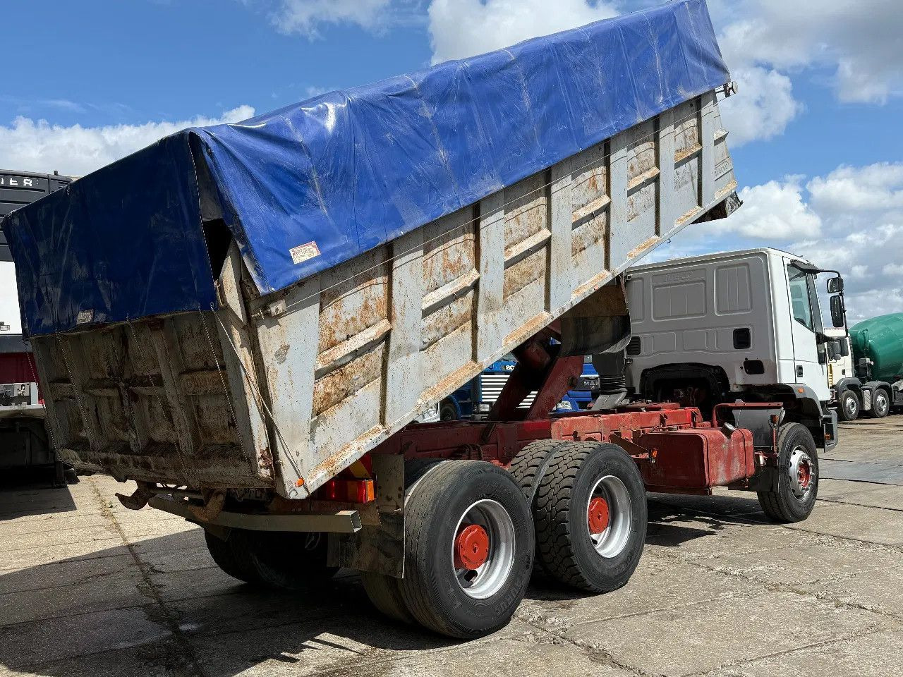 Iveco Eurotrakker 380 E34 6X4 Tipper Spring/Spring Eur - Самосвал: фото 4 Iveco Eurotrakker 380 E34 6X4 Tipper Spring/Spring Eur - Самосвал: фото 4