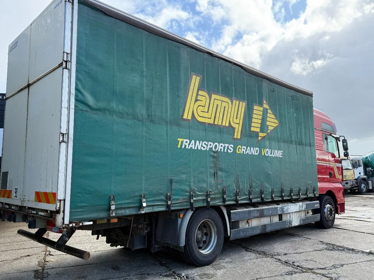 MAN TGA 18.440 4X2 BOX Spring/Air EURO3 Retarder ZF - Грузовик с закрытым кузовом: фото 4 MAN TGA 18.440 4X2 BOX Spring/Air EURO3 Retarder ZF - Грузовик с закрытым кузовом: фото 4
