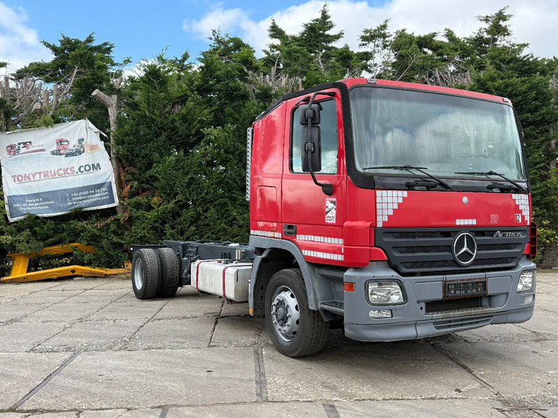 Mercedes-Benz Actros 1841 V6 4X2 Chassis MP2 Airco Low Cabine - Грузовик-шасси: фото 1 Mercedes-Benz Actros 1841 V6 4X2 Chassis MP2 Airco Low Cabine - Грузовик-шасси: фото 1
