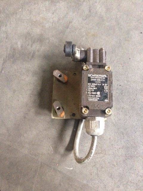 2XPosition Switch for Linde K15-4, and Still M15-4 - Подрулевой переключатель для Погрузочно-разгрузочной техники: фото 1 2XPosition Switch for Linde K15-4, and Still M15-4 - Подрулевой переключатель для Погрузочно-разгрузочной техники: фото 1