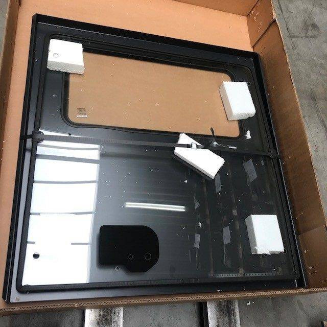FRONT + ROOF PANEL FOR KOMATSU - Стекло и запчасти для Погрузочно-разгрузочной техники: фото 3 FRONT + ROOF PANEL FOR KOMATSU - Стекло и запчасти для Погрузочно-разгрузочной техники: фото 3