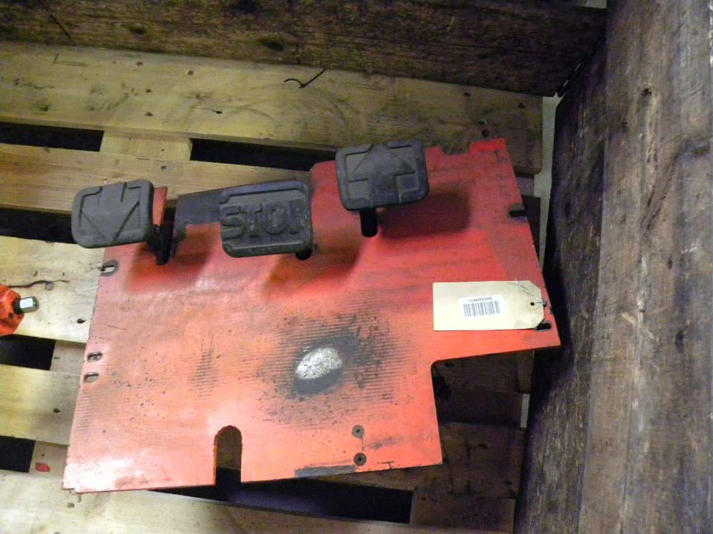 Plate floor for Linde E15-18-02, Series 322 - Педаль для Погрузочно-разгрузочной техники: фото 1 Plate floor for Linde E15-18-02, Series 322 - Педаль для Погрузочно-разгрузочной техники: фото 1
