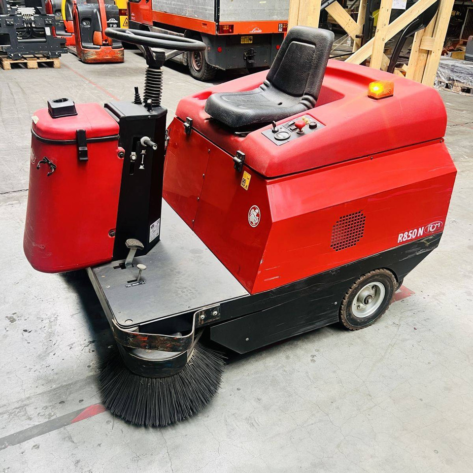 RCM R850NE - Промышленная подметальная машина: фото 1 RCM R850NE - Промышленная подметальная машина: фото 1