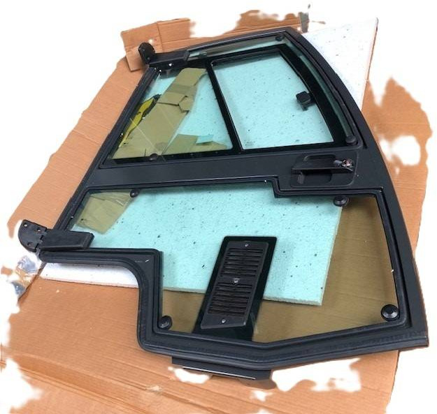 Right door for Nissan - Дверь и запчасти для Погрузочно-разгрузочной техники: фото 1 Right door for Nissan - Дверь и запчасти для Погрузочно-разгрузочной техники: фото 1