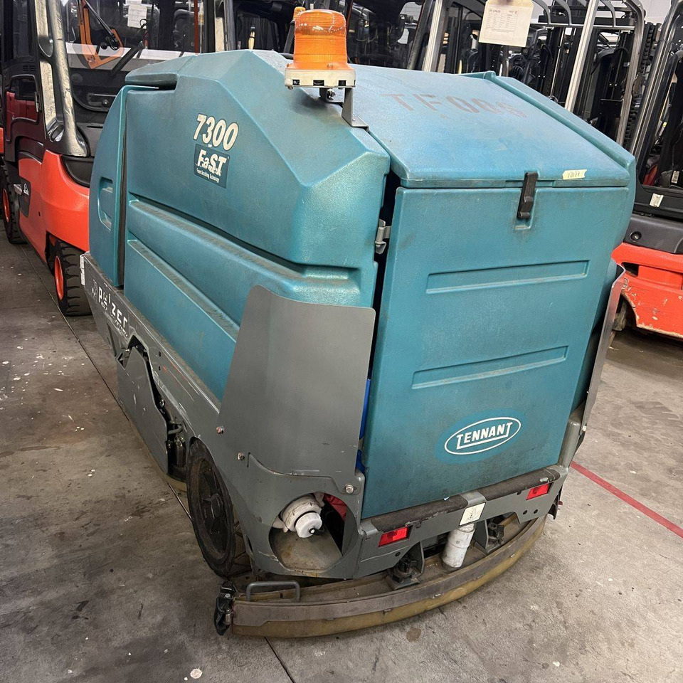 Tennant 7300 Fast - Поломоечная машина: фото 1 Tennant 7300 Fast - Поломоечная машина: фото 1