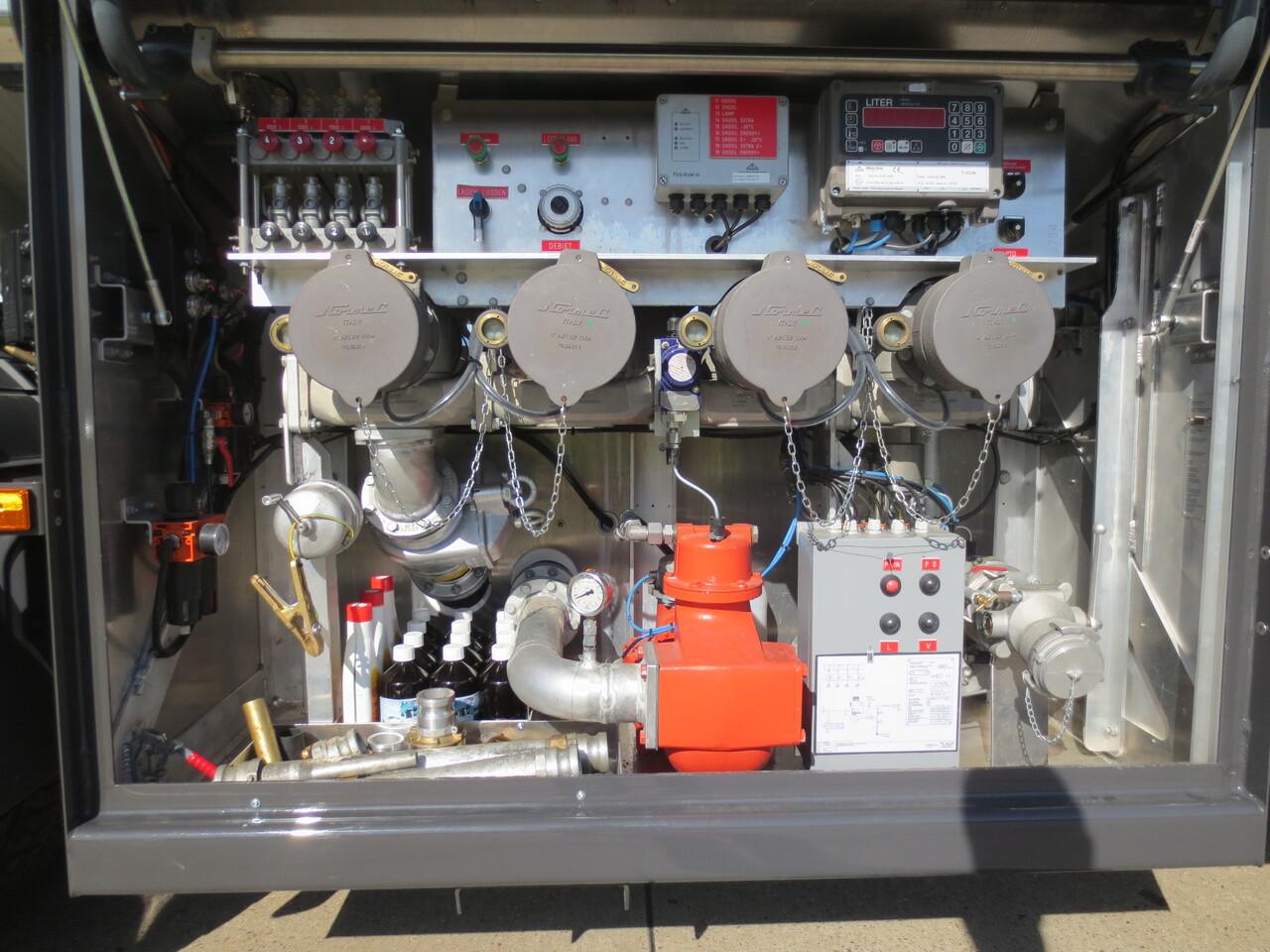 Грузовик-цистерна SCANIA G410: фото 11 Грузовик-цистерна SCANIA G410: фото 11