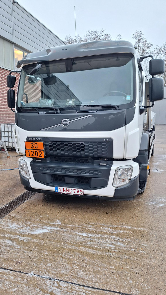 VOLVO FE320 - Грузовик-цистерна: фото 2 VOLVO FE320 - Грузовик-цистерна: фото 2