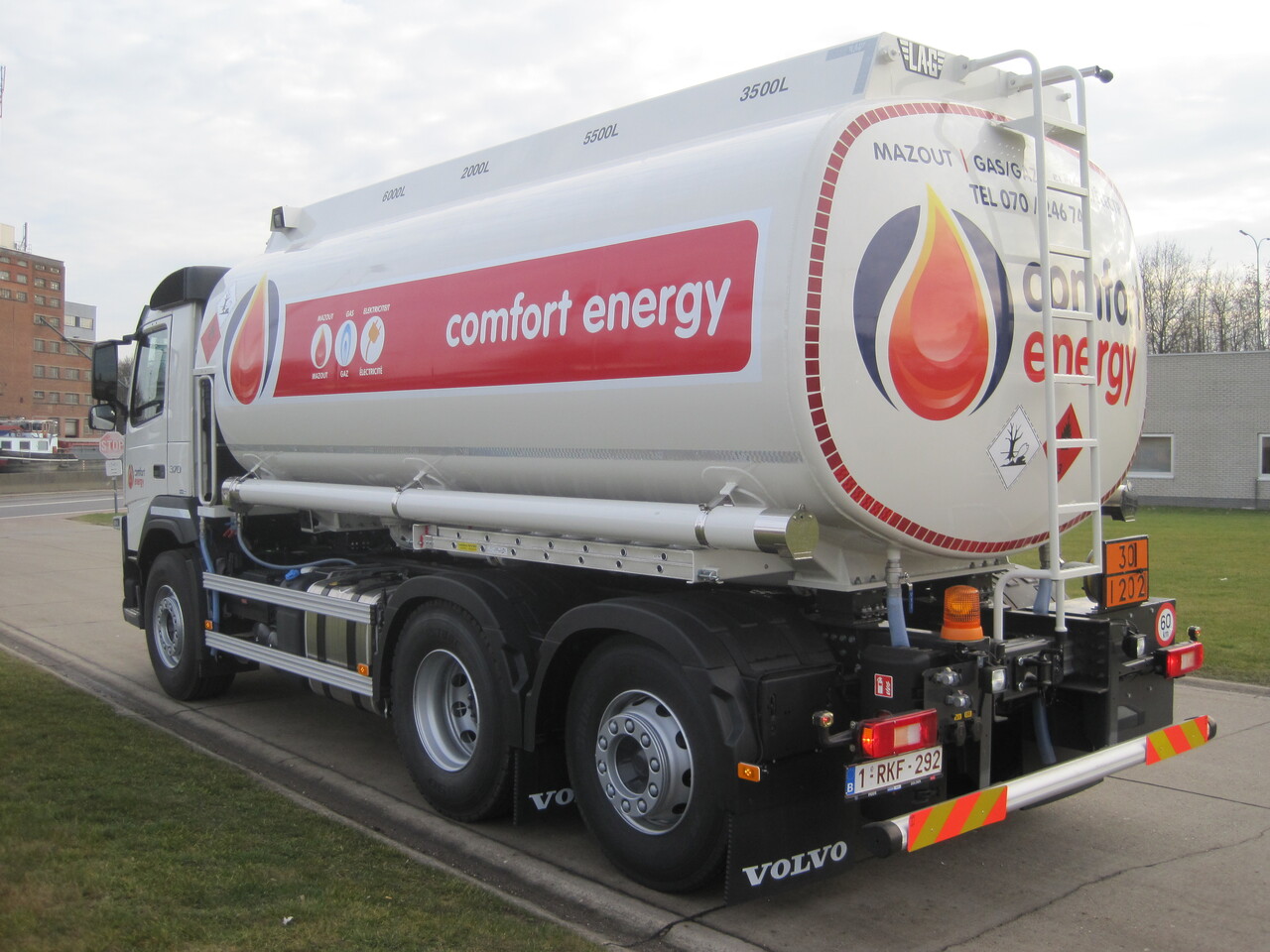 Грузовик-цистерна VOLVO FM: фото 8