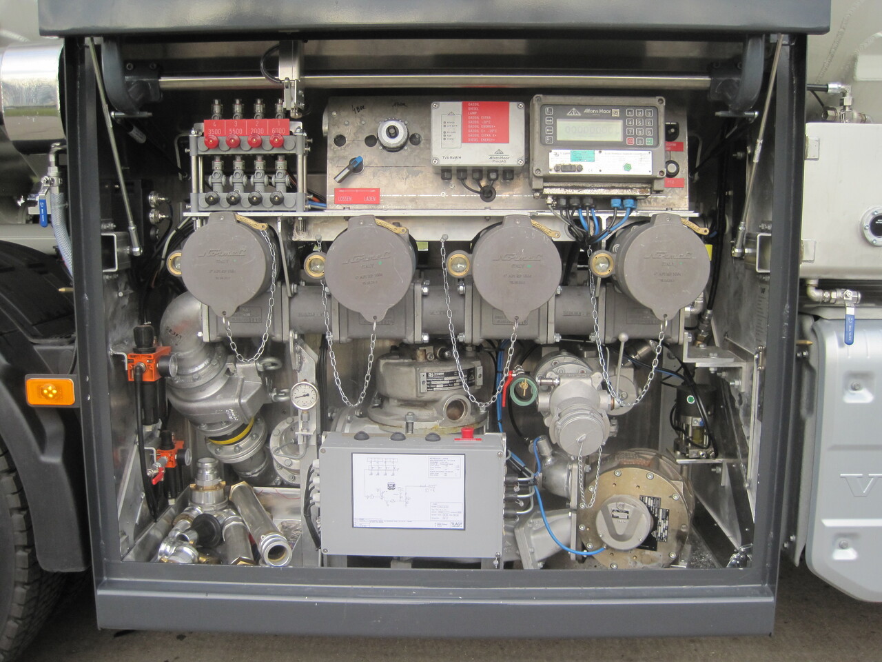 Грузовик-цистерна VOLVO FM: фото 10