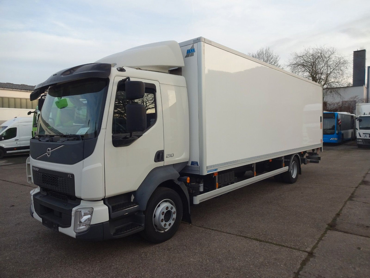 Volvo FL 210, 12 t, Koffer Isolirt, Autom, Klima,LBW, - Грузовик с закрытым кузовом: фото 3 Volvo FL 210, 12 t, Koffer Isolirt, Autom, Klima,LBW, - Грузовик с закрытым кузовом: фото 3