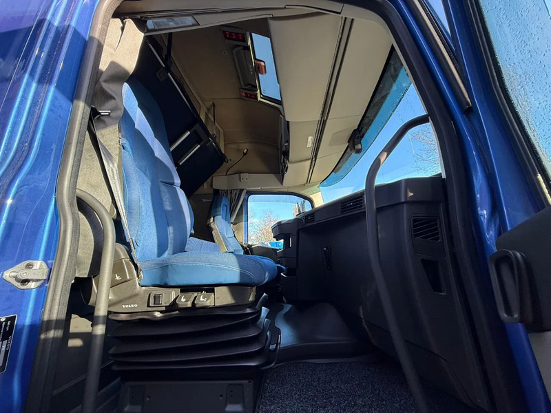 Тягач Volvo FH 460 Globetrotter XL 2x tank Standairco 405.369KM! NL Truck - APK 09-2026: фото 18