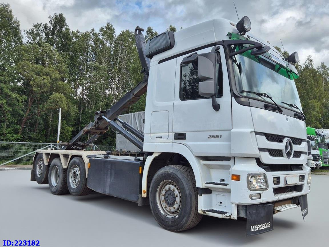 MERCEDES-BENZ Actros 2551 8x2 V8 Retarder - Крюковой мультилифт: фото 1 MERCEDES-BENZ Actros 2551 8x2 V8 Retarder - Крюковой мультилифт: фото 1