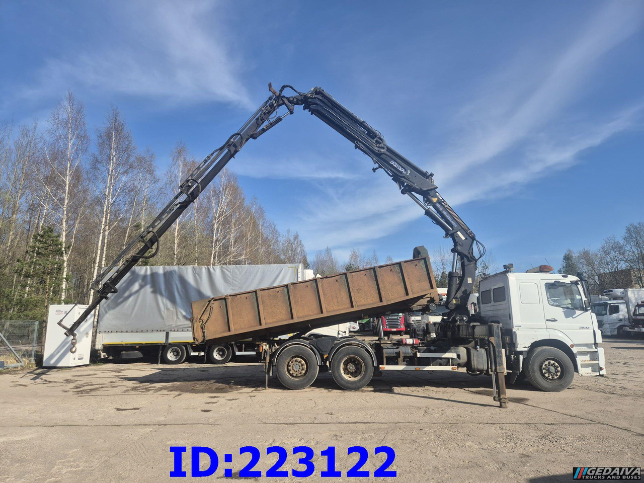 MERCEDES-BENZ Axor 2533 6x2 + Atlas 332.3E Crane - Самосвал: фото 4 MERCEDES-BENZ Axor 2533 6x2 + Atlas 332.3E Crane - Самосвал: фото 4
