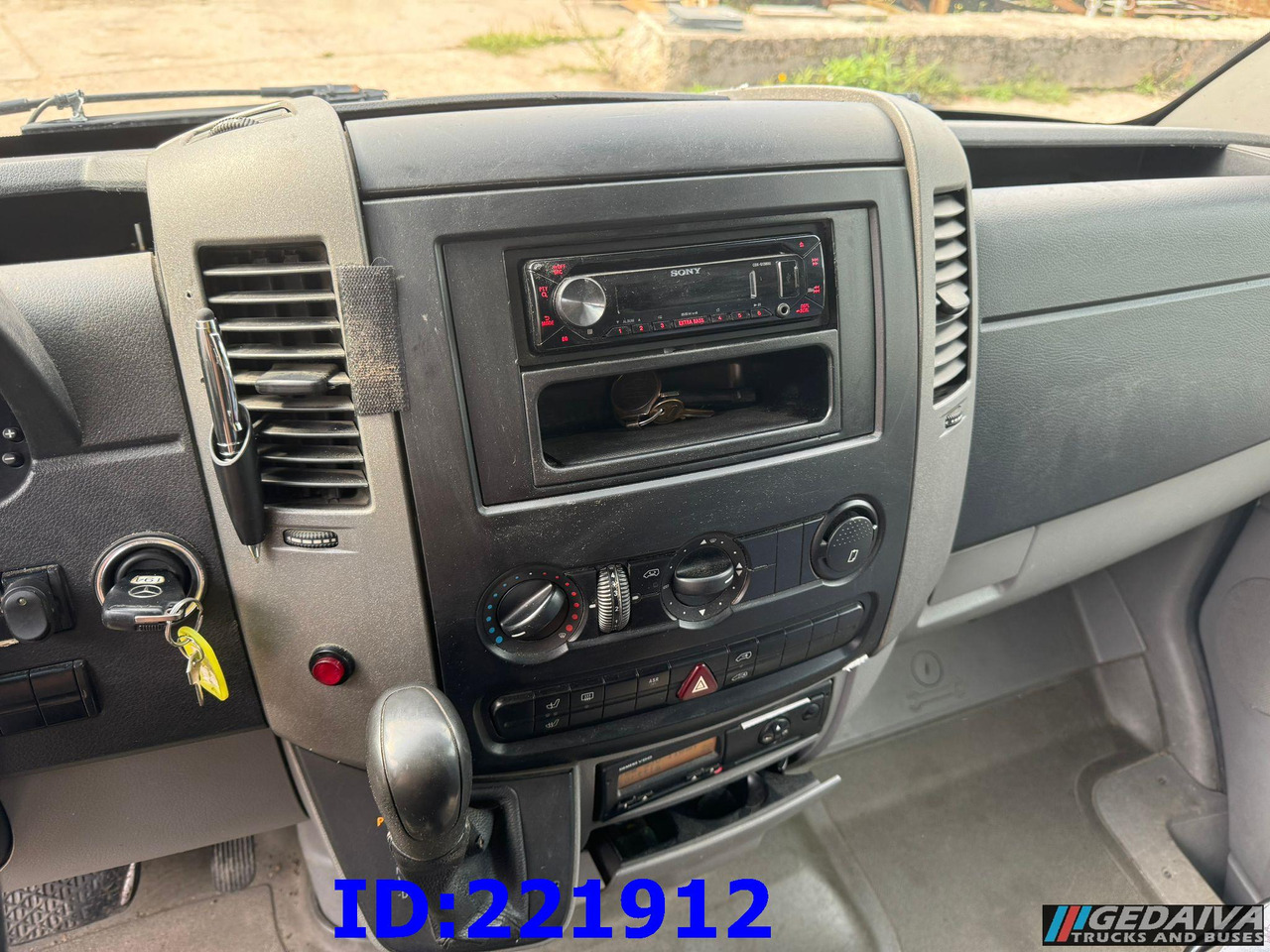 Туристический автобус MERCEDES-BENZ Sprinter 518 VIP 17-Place: фото 12
