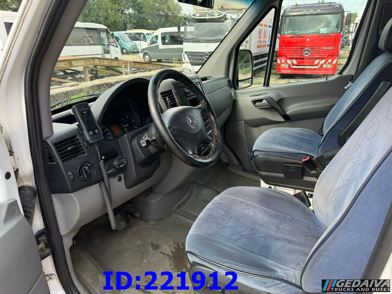 Туристический автобус MERCEDES-BENZ Sprinter 518 VIP 17-Place: фото 9