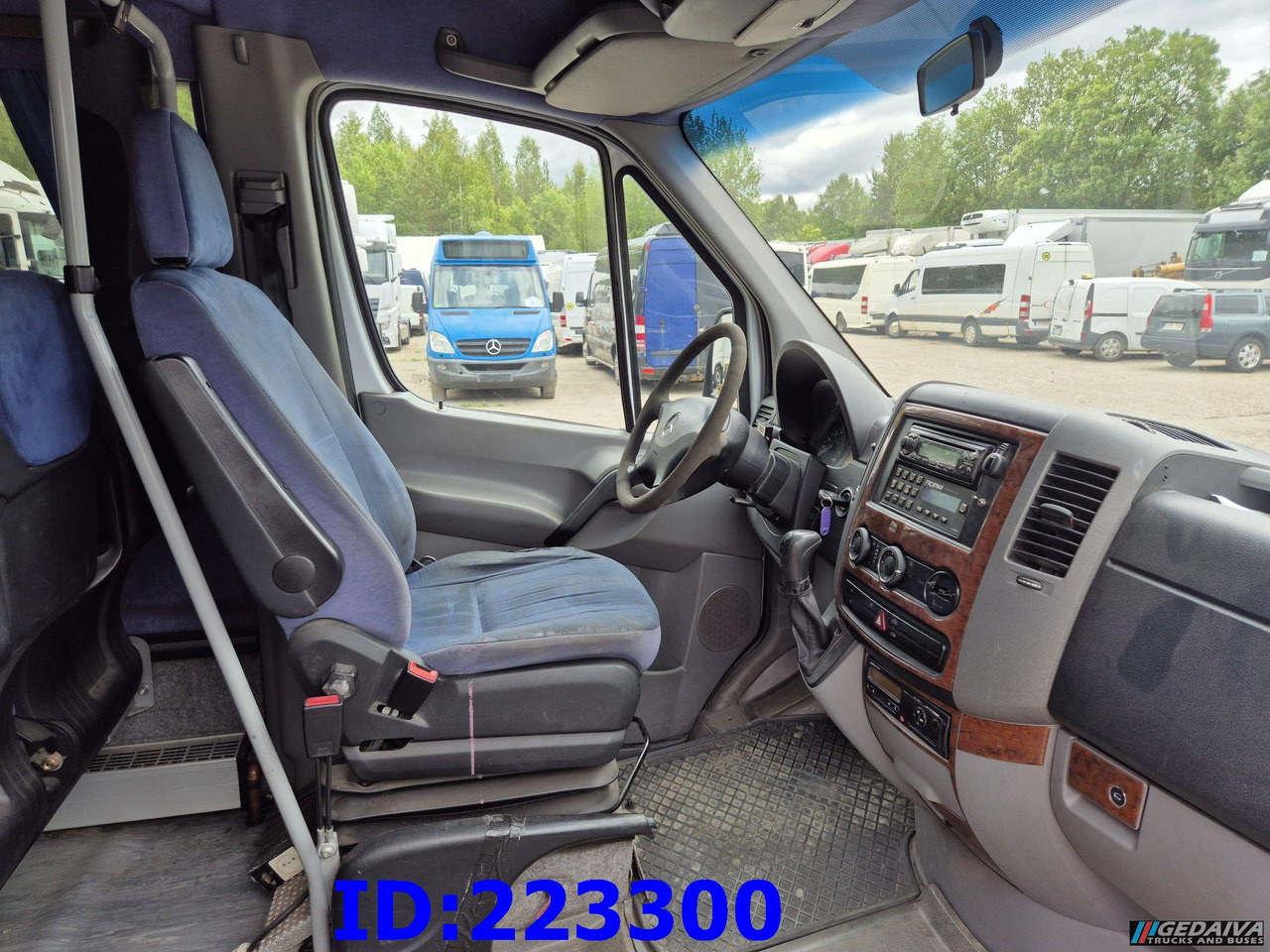Туристический автобус MERCEDES-BENZ Sprinter 518 VIP - 17 Seater: фото 15