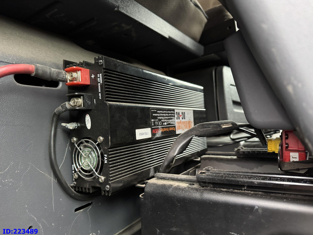 Тягач SCANIA R560 RETARDER 6x2 10 tires: фото 17