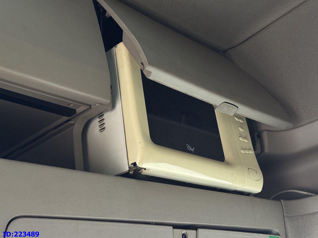 Тягач SCANIA R560 RETARDER 6x2 10 tires: фото 15