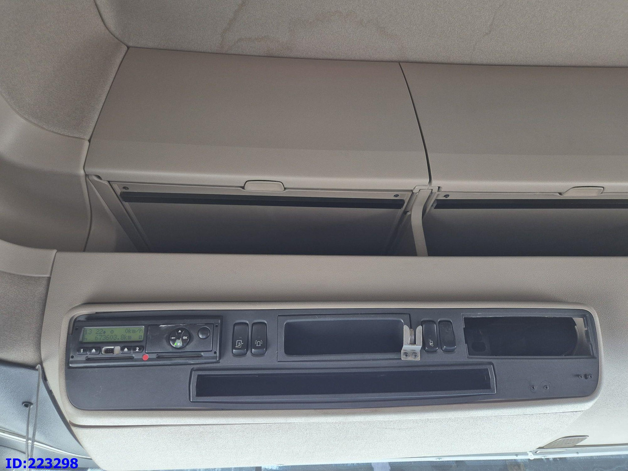 Тягач SCANIA R560 V8 Retarder 6x2: фото 19