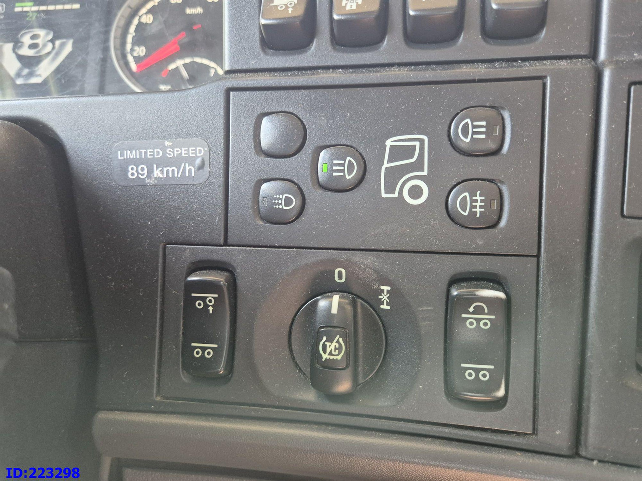 Тягач SCANIA R560 V8 Retarder 6x2: фото 11