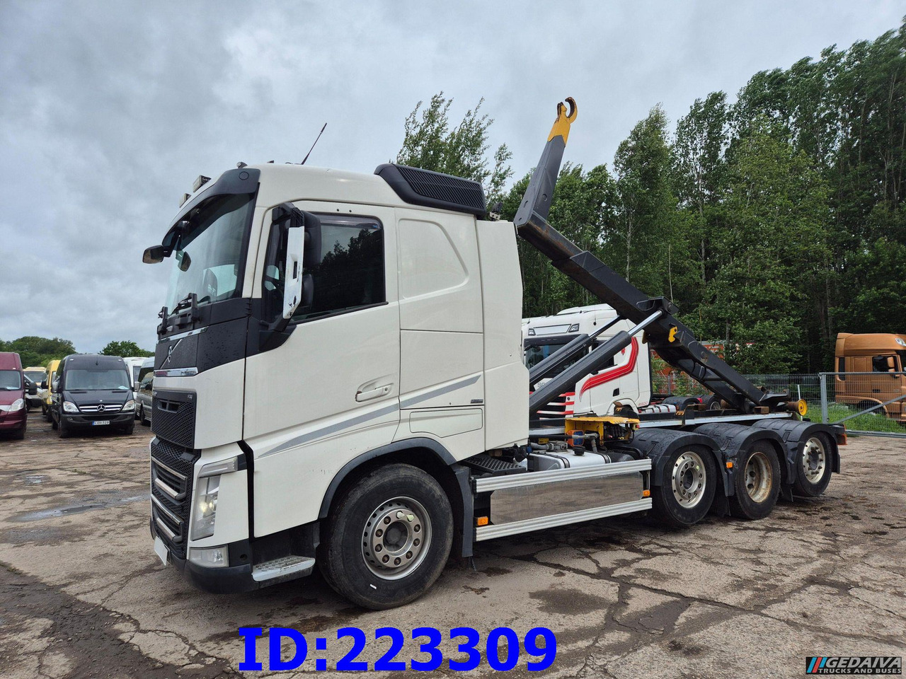 VOLVO FH13 540HP 8x2 Hook lift (2axles steering - 2 axles lifting) - Крюковой мультилифт: фото 1 VOLVO FH13 540HP 8x2 Hook lift (2axles steering - 2 axles lifting) - Крюковой мультилифт: фото 1