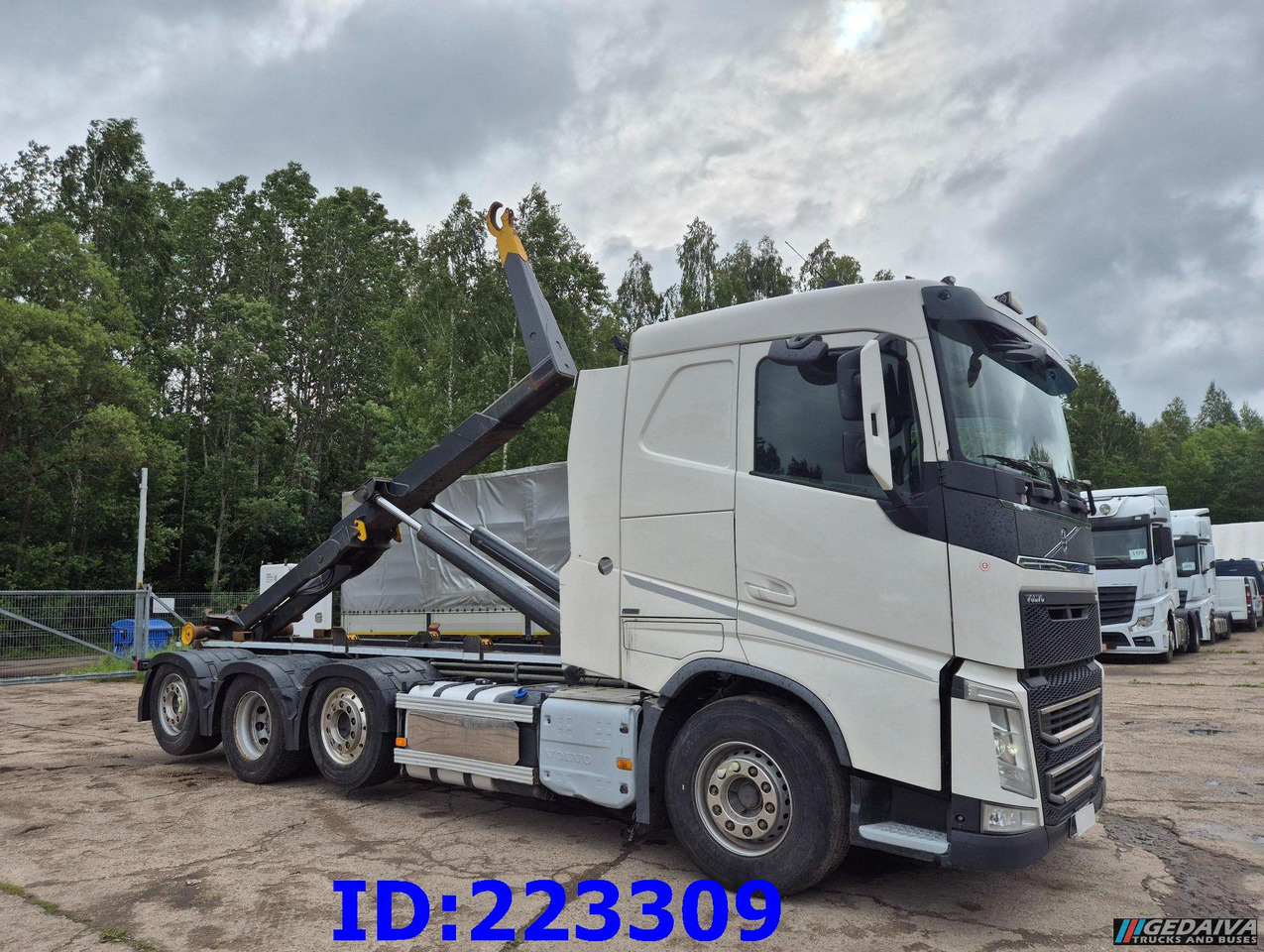 VOLVO FH13 540HP 8x2 Hook lift (2axles steering - 2 axles lifting) - Крюковой мультилифт: фото 4 VOLVO FH13 540HP 8x2 Hook lift (2axles steering - 2 axles lifting) - Крюковой мультилифт: фото 4