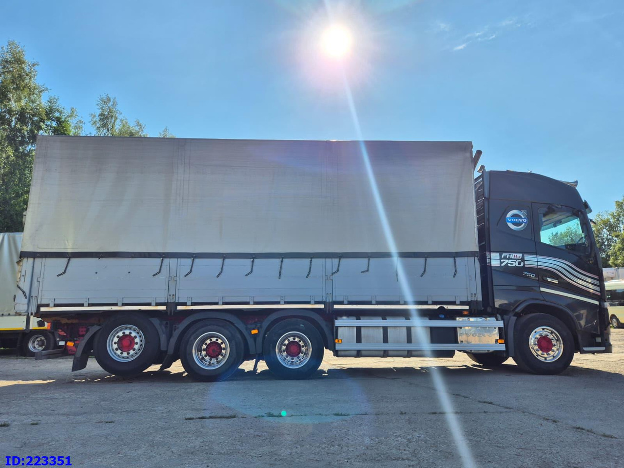 VOLVO FH16 750HP - 8x4-Steering axle - Тентованный грузовик: фото 5 VOLVO FH16 750HP - 8x4-Steering axle - Тентованный грузовик: фото 5