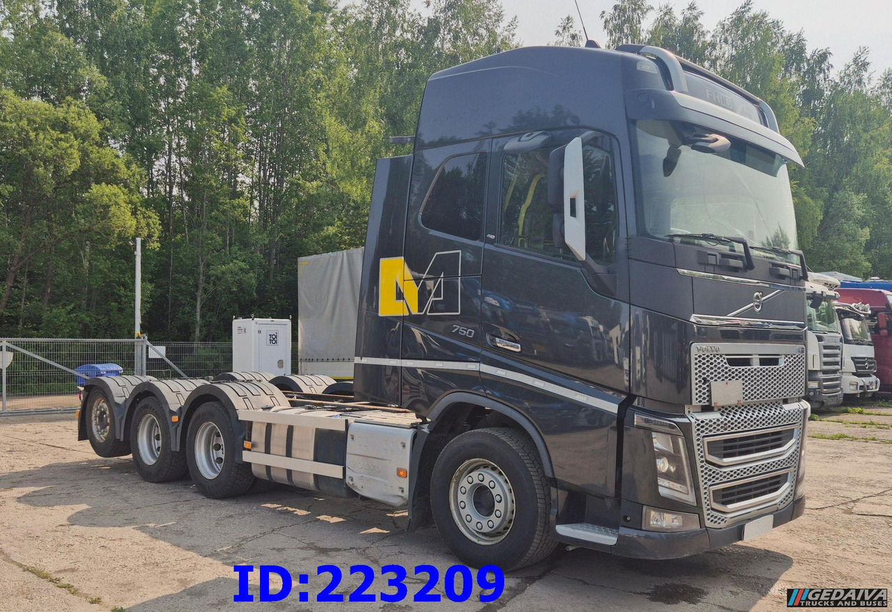 VOLVO FH16 750HP 8x4 Steering axle - Грузовик-шасси: фото 1 VOLVO FH16 750HP 8x4 Steering axle - Грузовик-шасси: фото 1