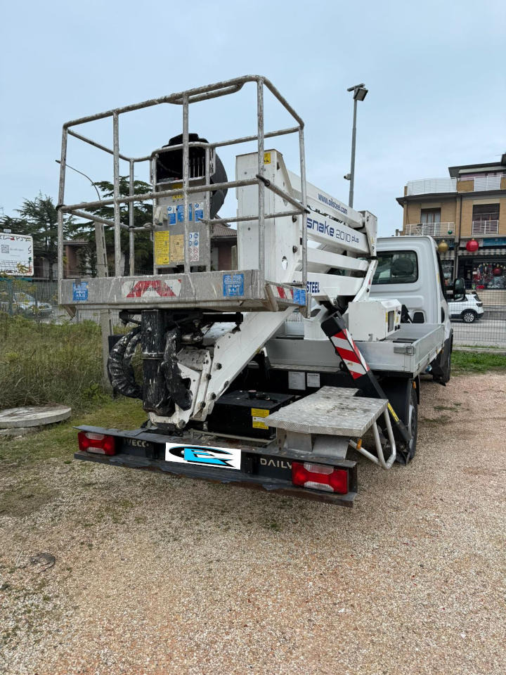 OIL&STEEL 20.10 Plus - Грузовик с подъемником: фото 5 OIL&STEEL 20.10 Plus - Грузовик с подъемником: фото 5